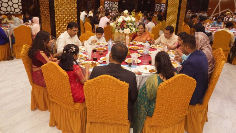 zaara convention dayning table